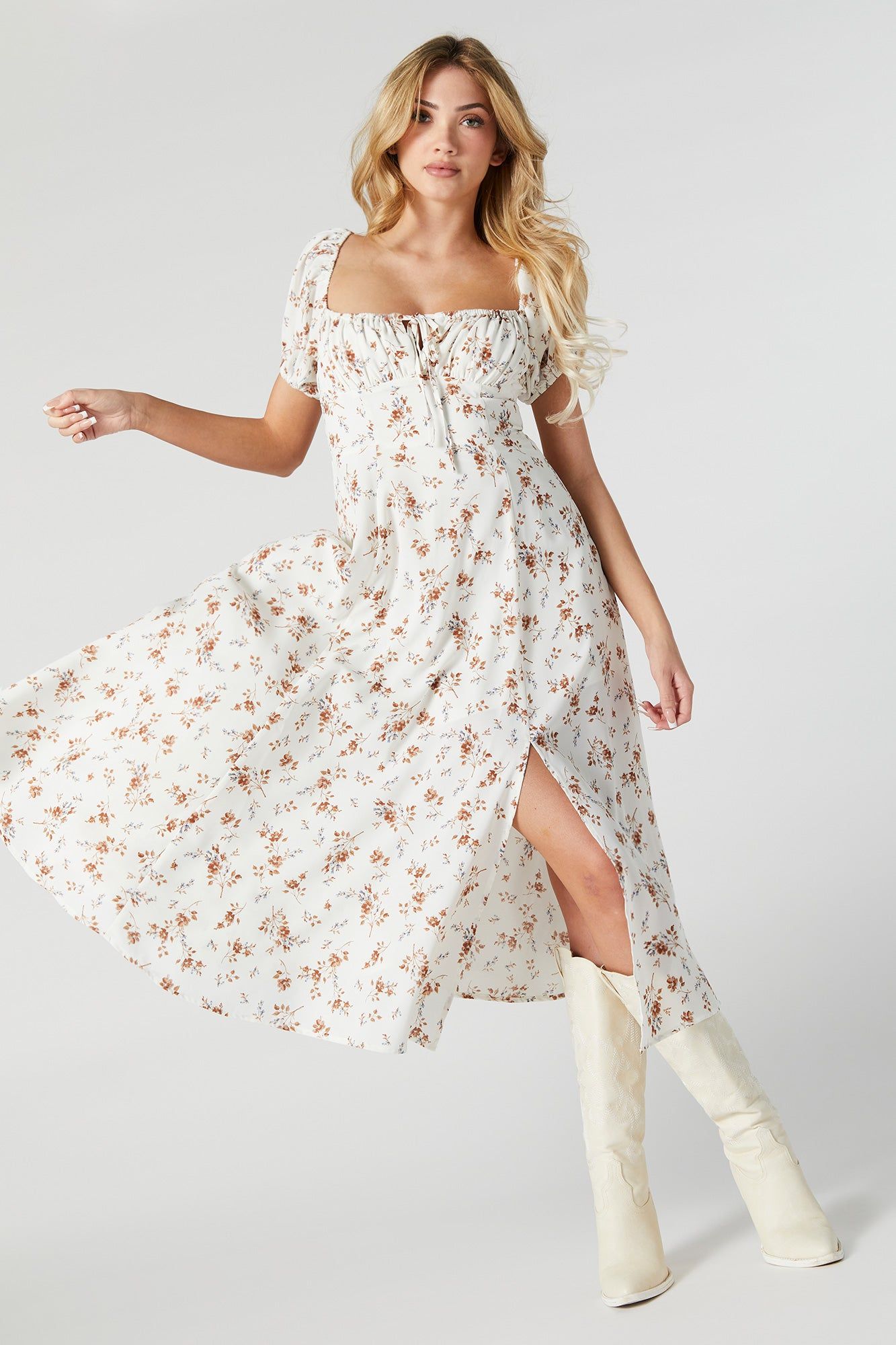 Robe midi de style laitière fleurie sold by Urban Planet