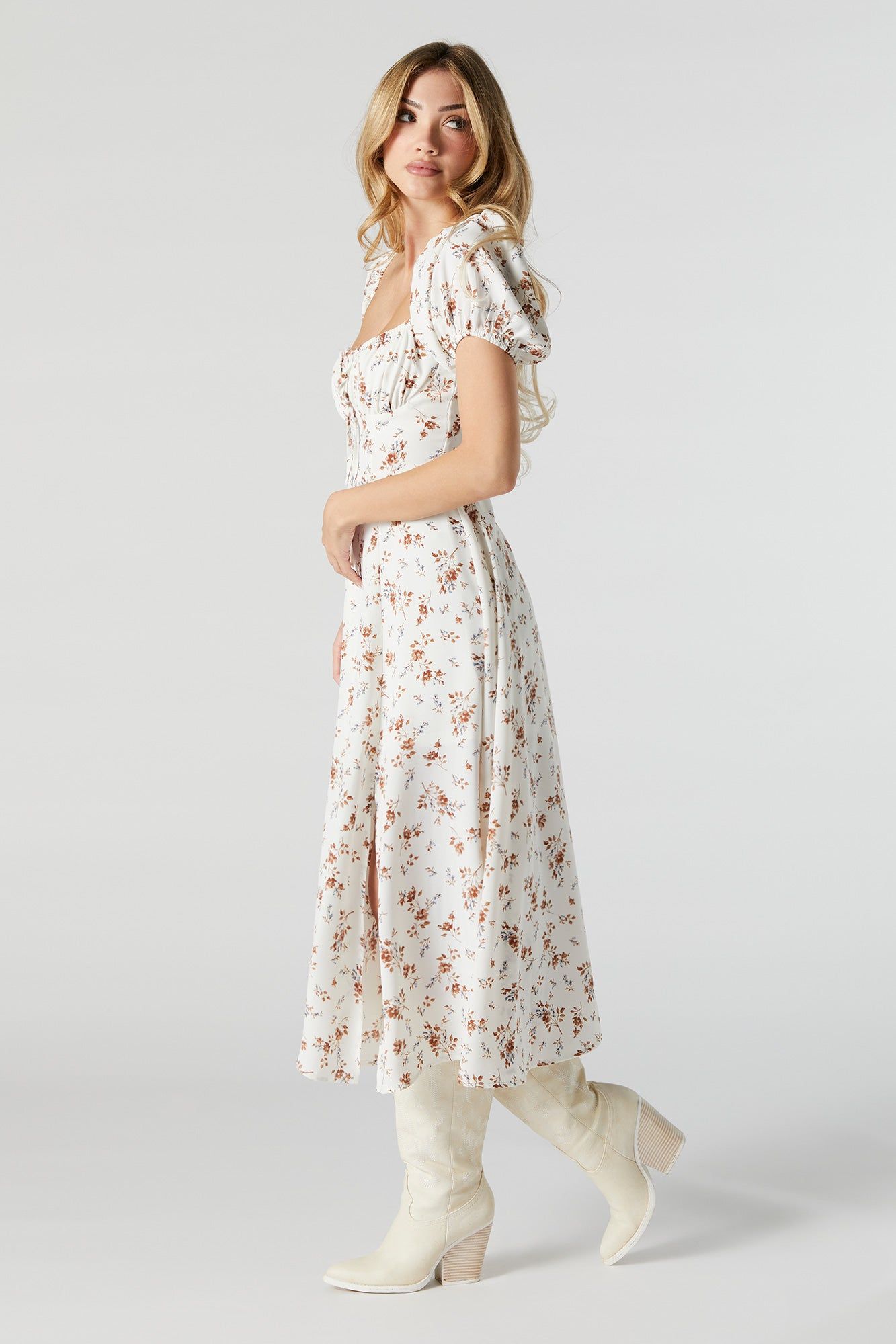 Robe midi de style laitière fleurie sold by Urban Planet product image thumbnail 3