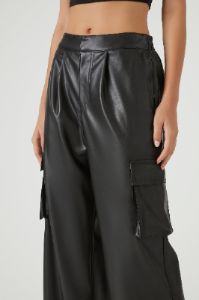 Pantalon cargo en similicuir sold by Urban Planet