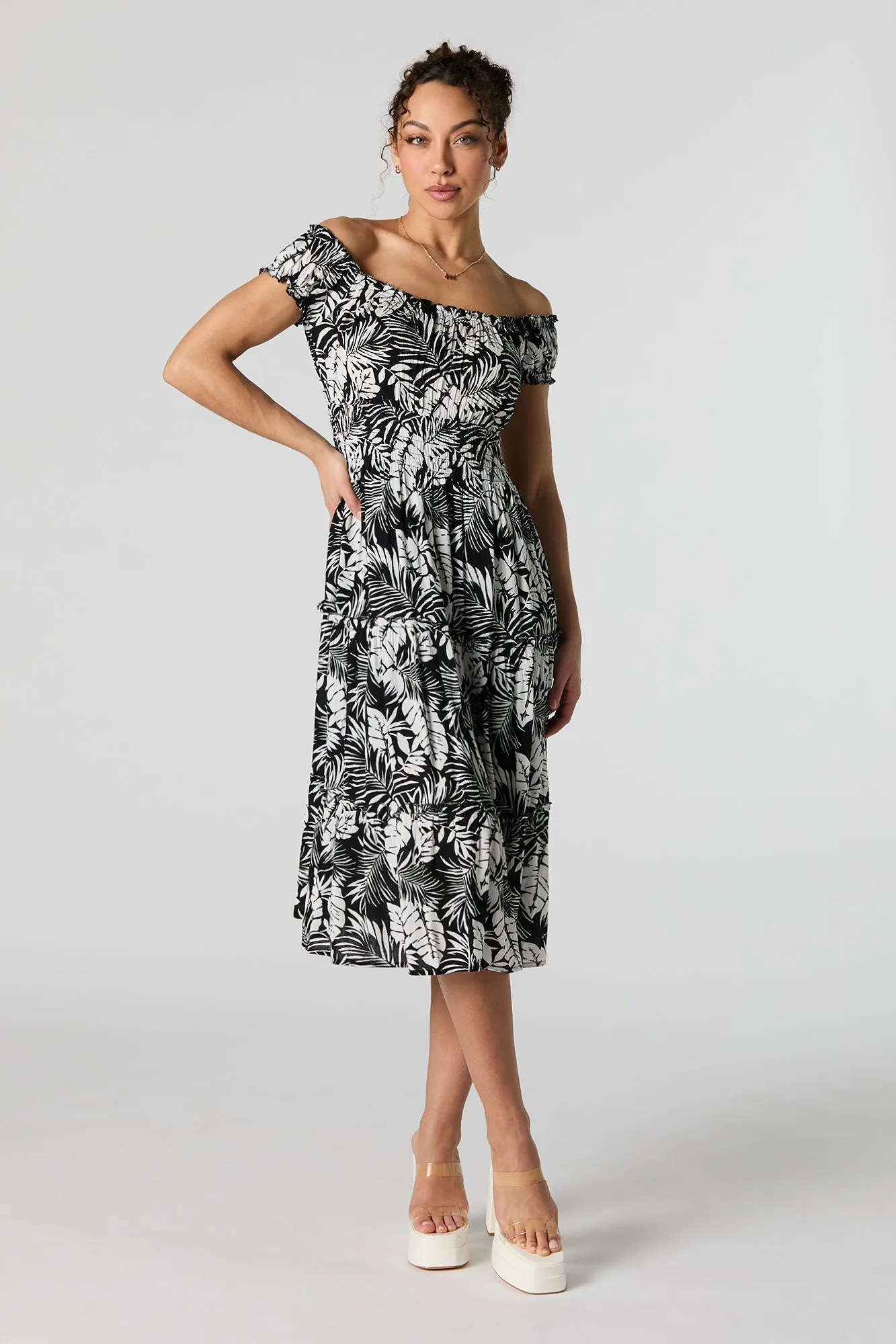 Robe volantée smockée à épaules dénudées avec motif hawaïen sold by Urban Planet