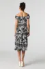 Robe volantée smockée à épaules dénudées avec motif hawaïen sold by Urban Planet