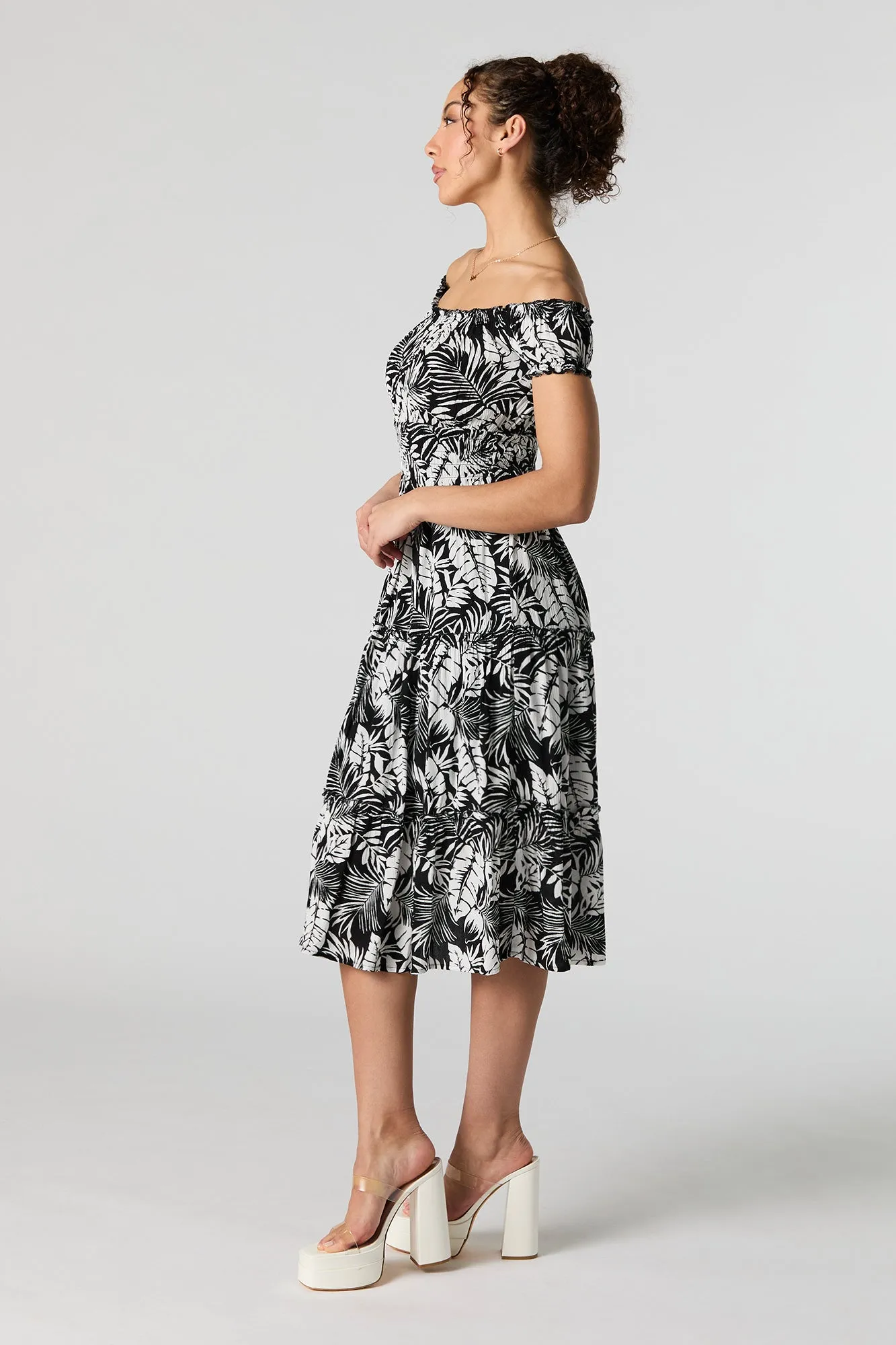 Robe volantée smockée à épaules dénudées avec motif hawaïen sold by Urban Planet product image thumbnail 2