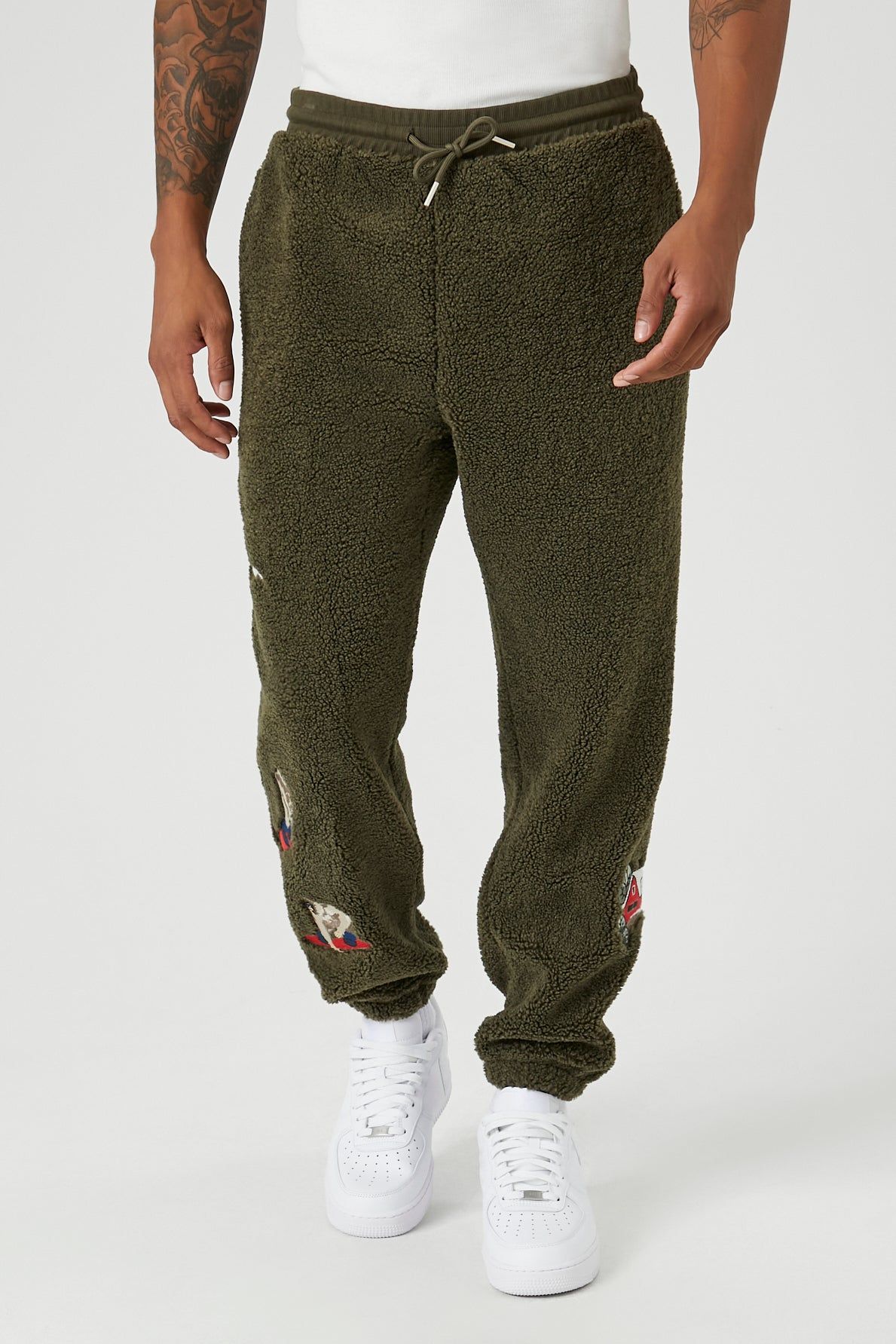 Jogger en Sherpa avec motif brodé Yeti sold by Urban Planet