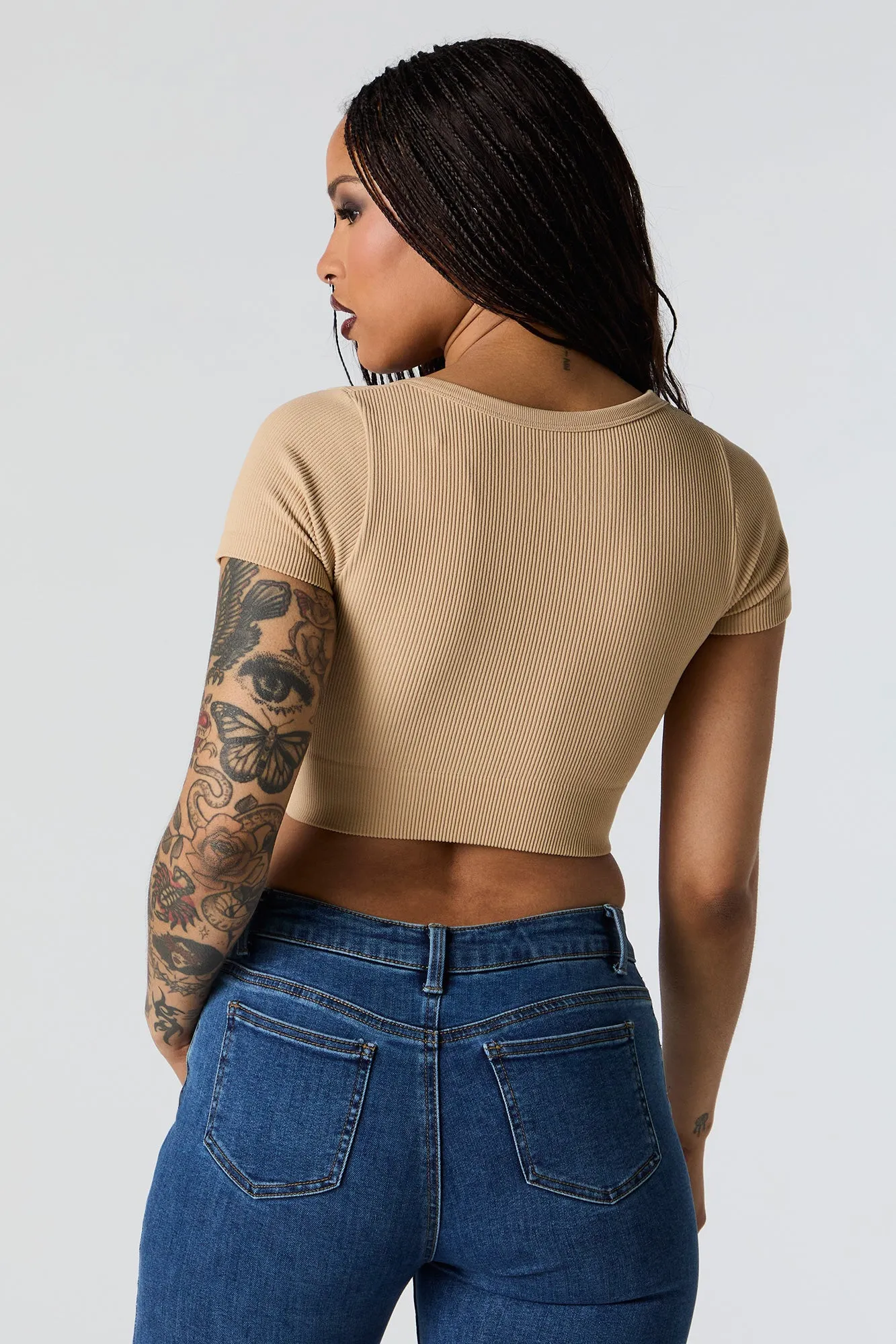 Haut court sans couture à manches courtes avec décolleté plongeant en V sold by Urban Planet product image thumbnail 2