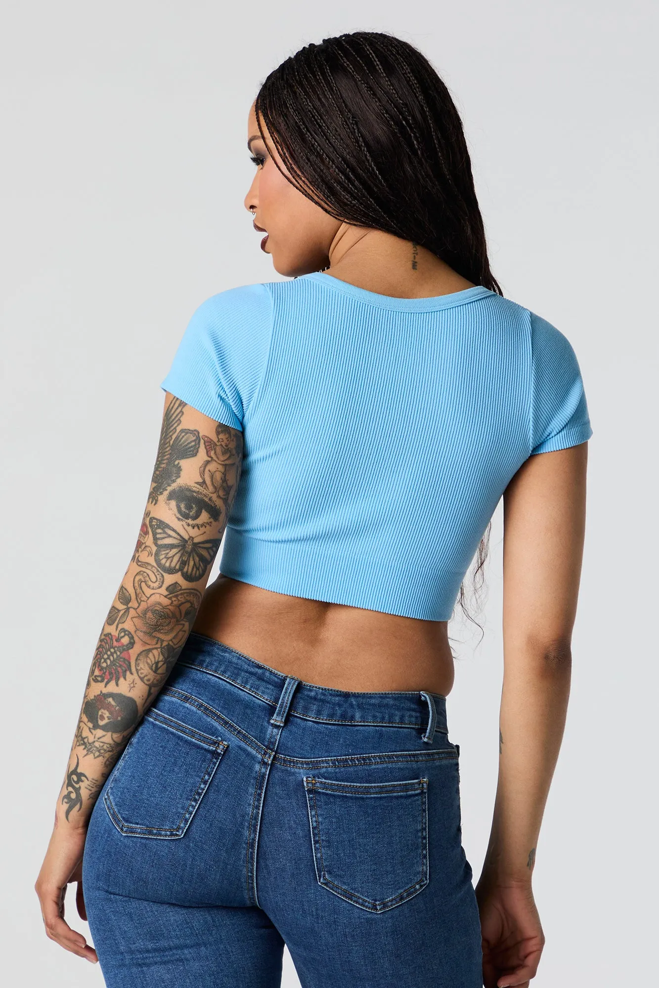 Haut court sans couture à manches courtes avec décolleté plongeant en V sold by Urban Planet product image thumbnail 5