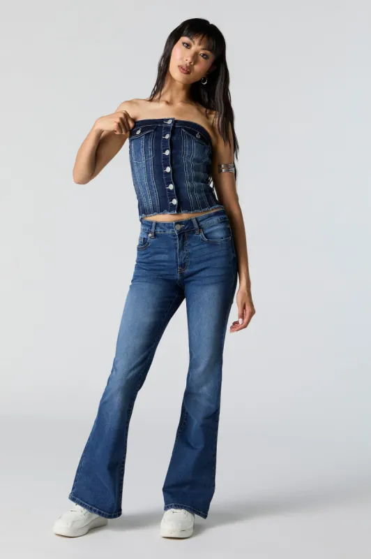 Jean mi-taille à jambe évasée délavé foncé sold by Urban Planet