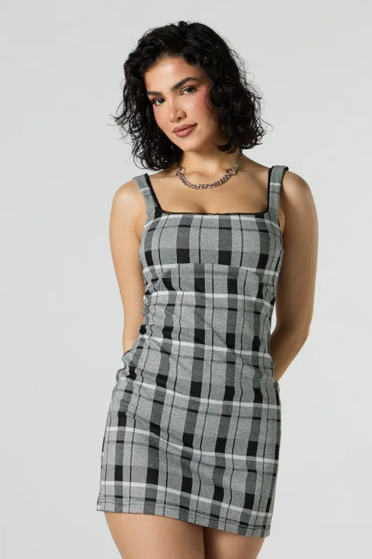 Minirobe avec encolure carrée et liséré de dentelle sold by Urban Planet