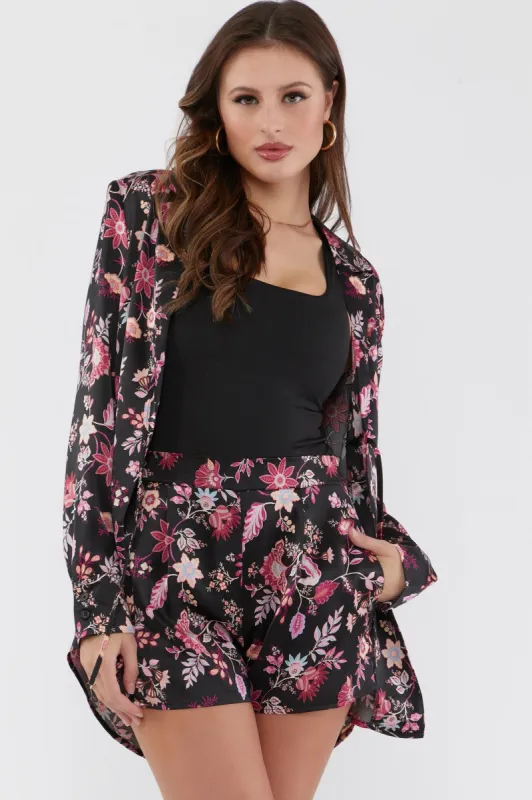 Blazer en satin fleuri noir avec attache sold by Urban Planet
