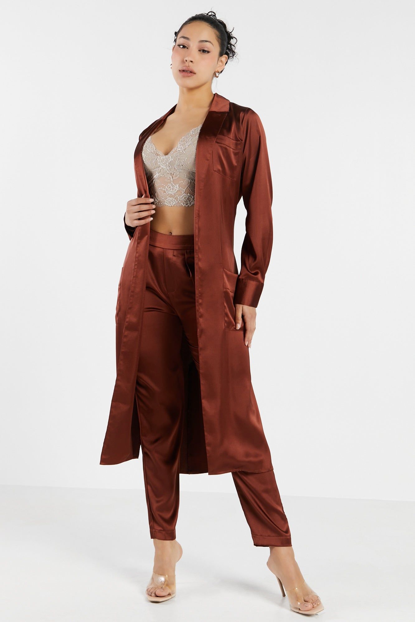 Pantalon mince mi-taille en satin sold by Urban Planet