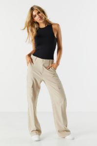 Pantalon cargo habillé sold by Urban Planet