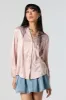 Haut en satin à manches longues avec col sold by Urban Planet