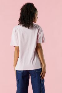T-shirt de coupe garçonne à imprimé Logo Barbie™ sold by Urban Planet