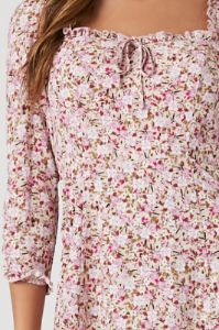 Robe midi fleurie avec encolure carrée sold by Urban Planet