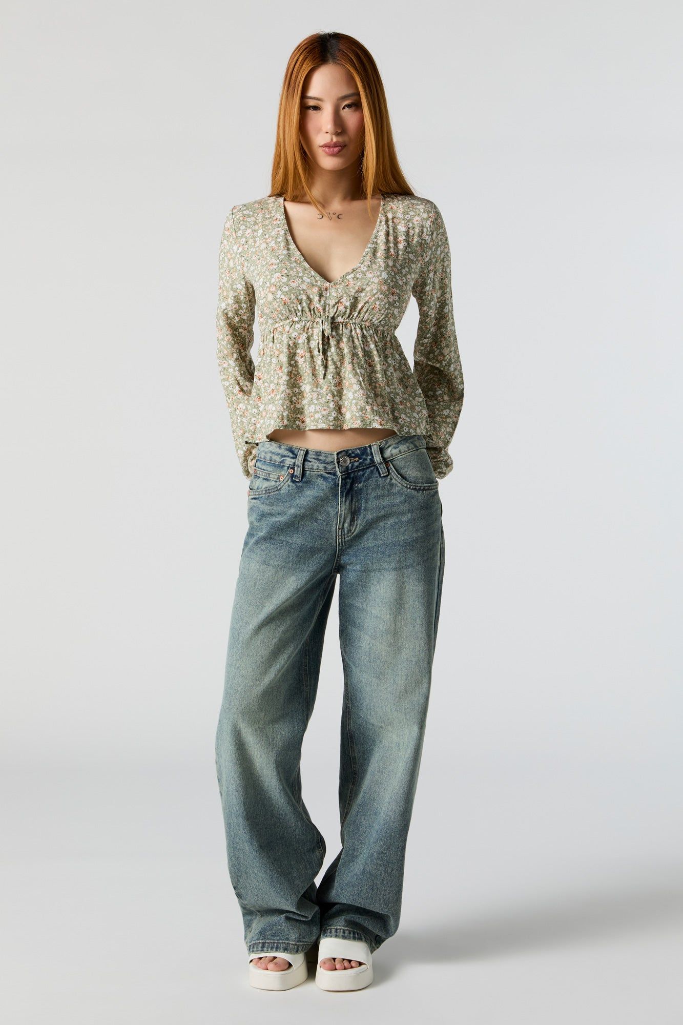 Haut à basique fleuri vert avec manches longues sold by Urban Planet product image thumbnail 3