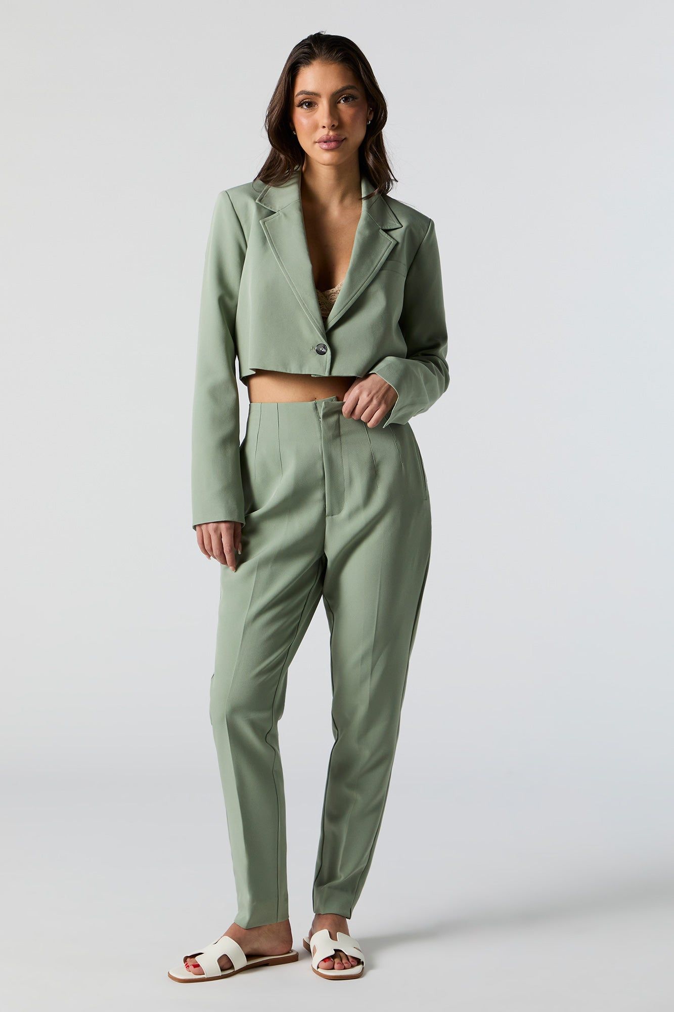 Pantalon habillé plissé mince sold by Urban Planet