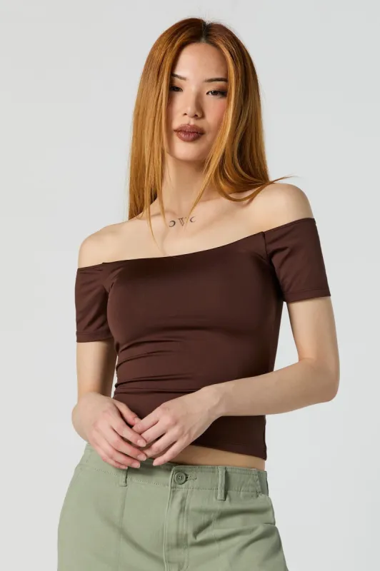 Haut profilé à épaules dénudées sold by Urban Planet