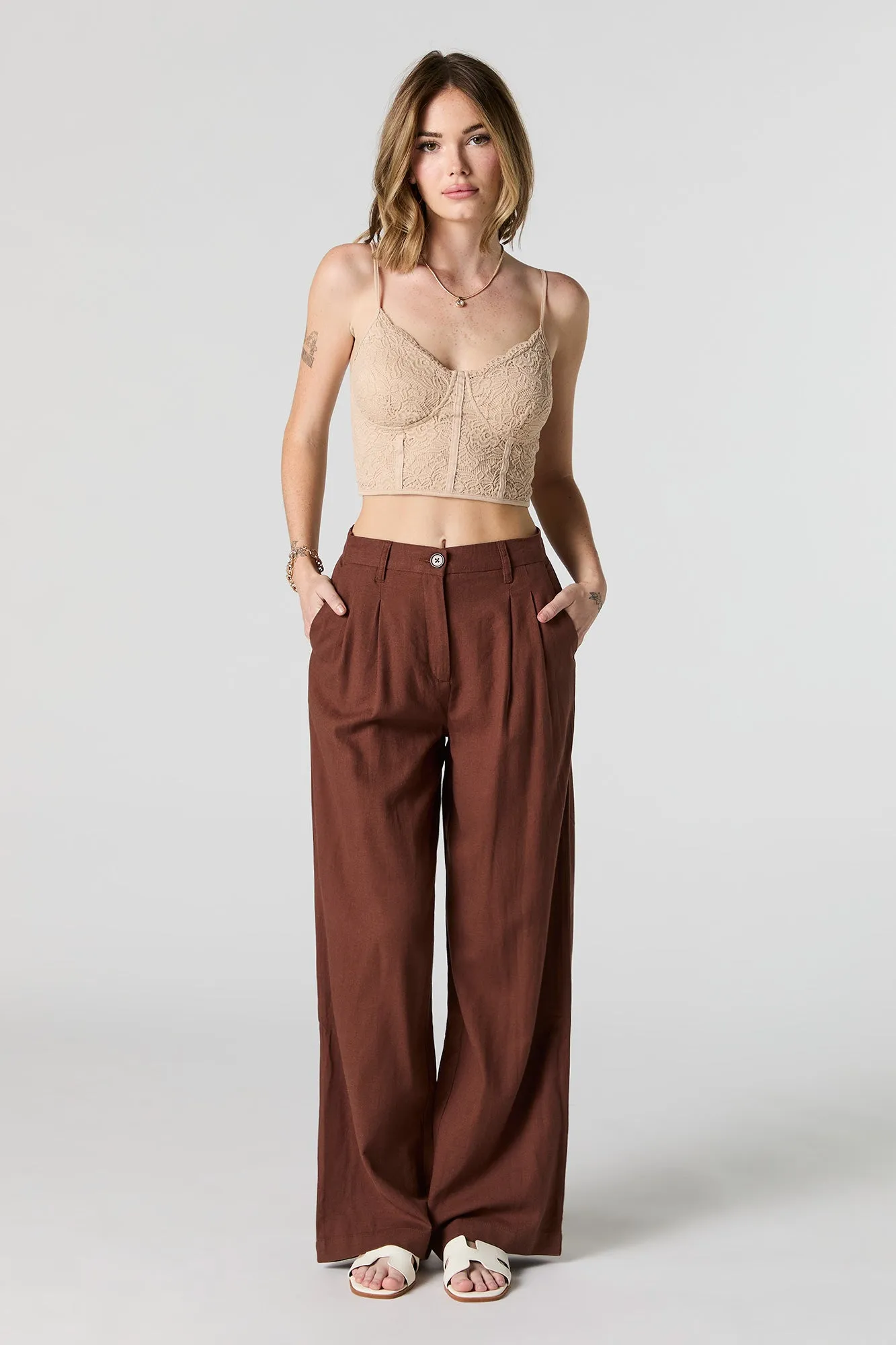 Pantalon en lin sold by Urban Planet