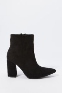 Bottes à talons blocs et bouts pointus en similisuède sold by Urban Planet