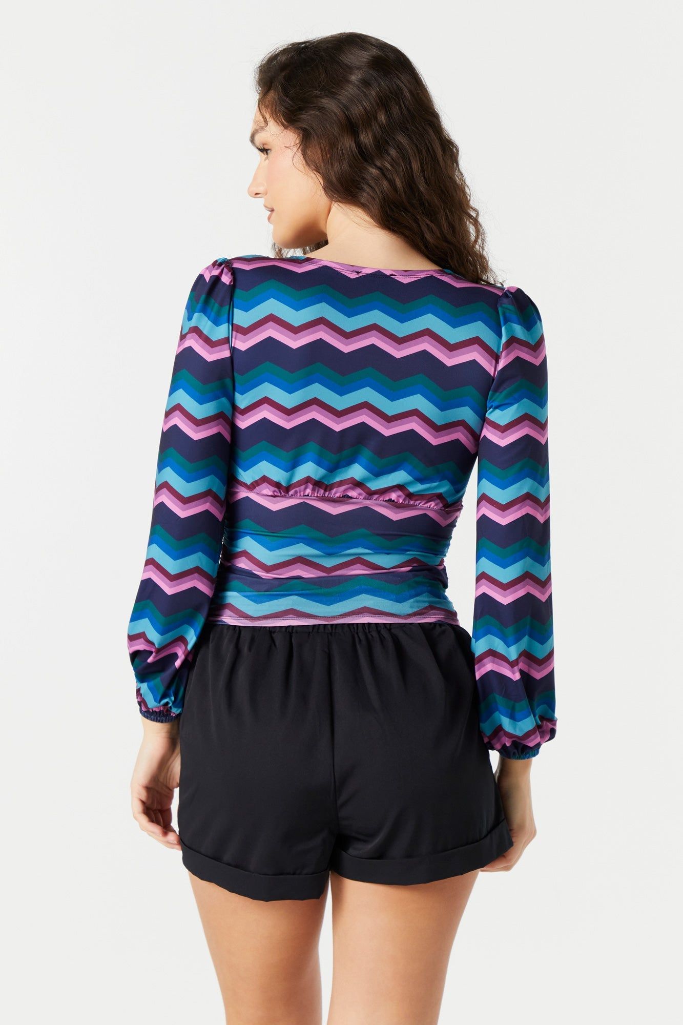 Haut à manches longues avec encolure en V imprime sold by Urban Planet product image thumbnail 2