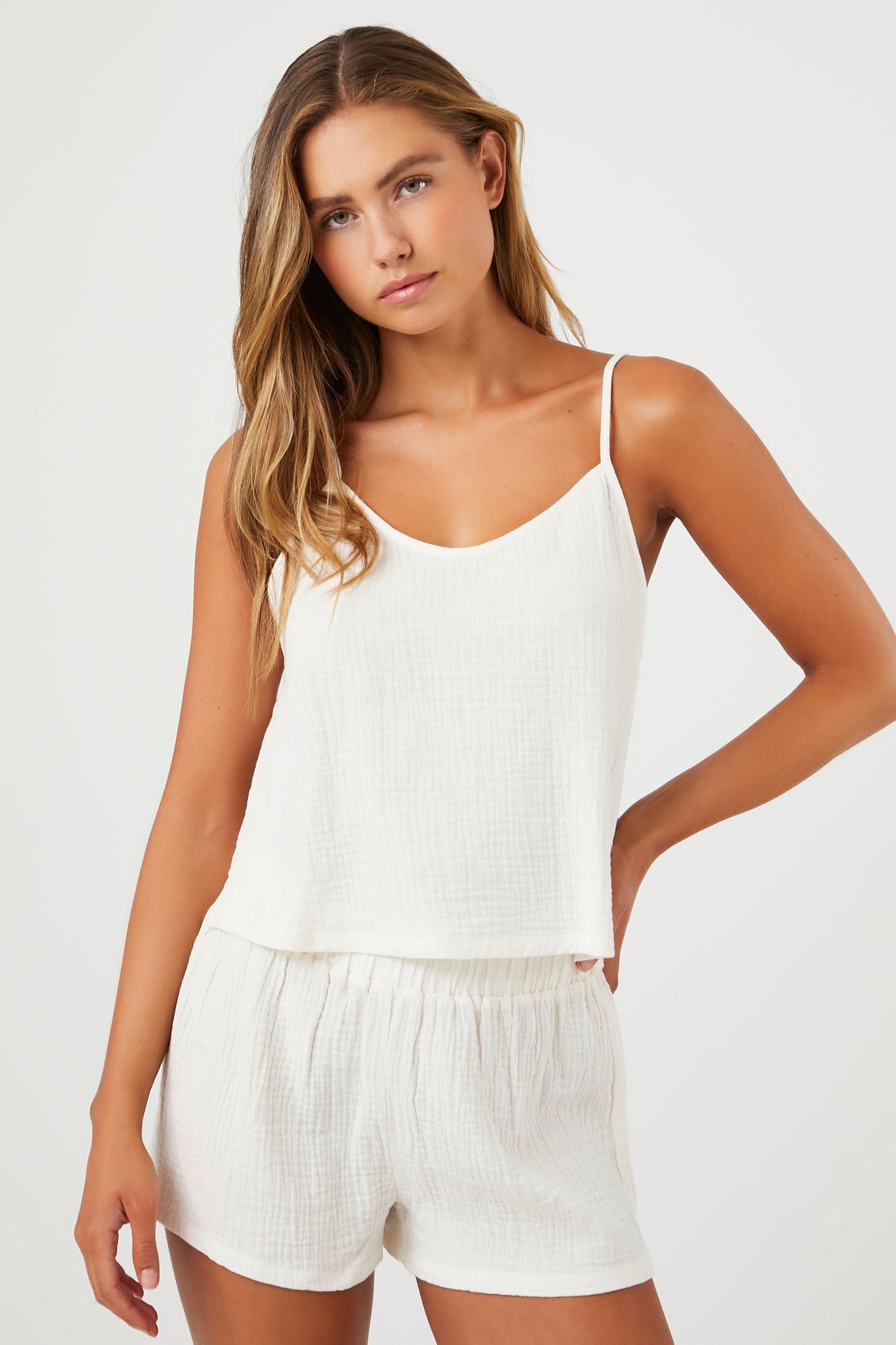 Ensemble de détente avec camisole et short en gaze sold by Urban Planet