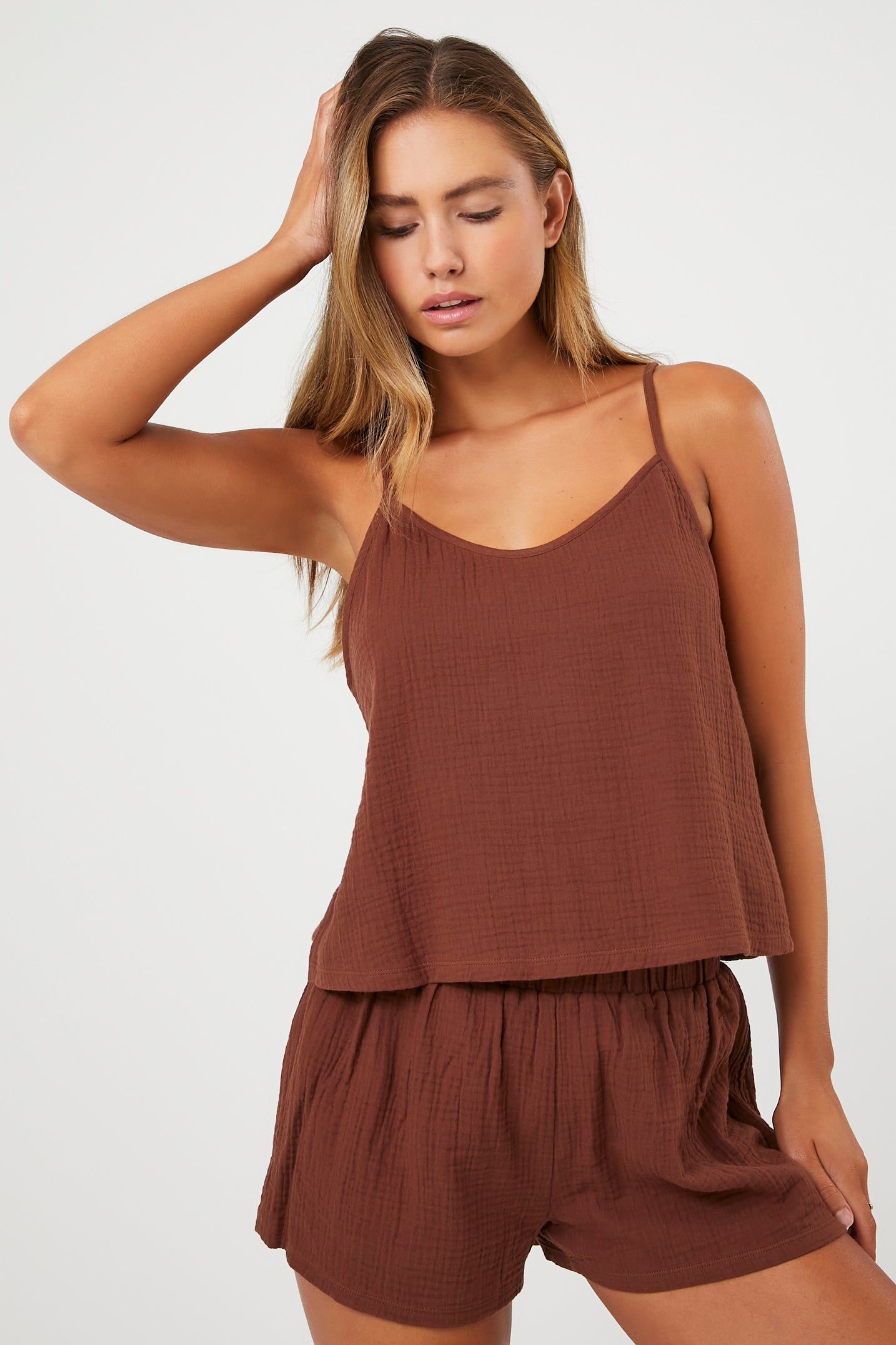 Ensemble de détente avec camisole et short en gaze sold by Urban Planet product image thumbnail 5