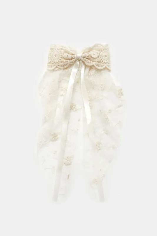 Barrette en dentelle fleurie avec boucle sold by Urban Planet