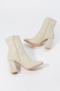Bottes à talons blocs en similisuède sold by Urban Planet