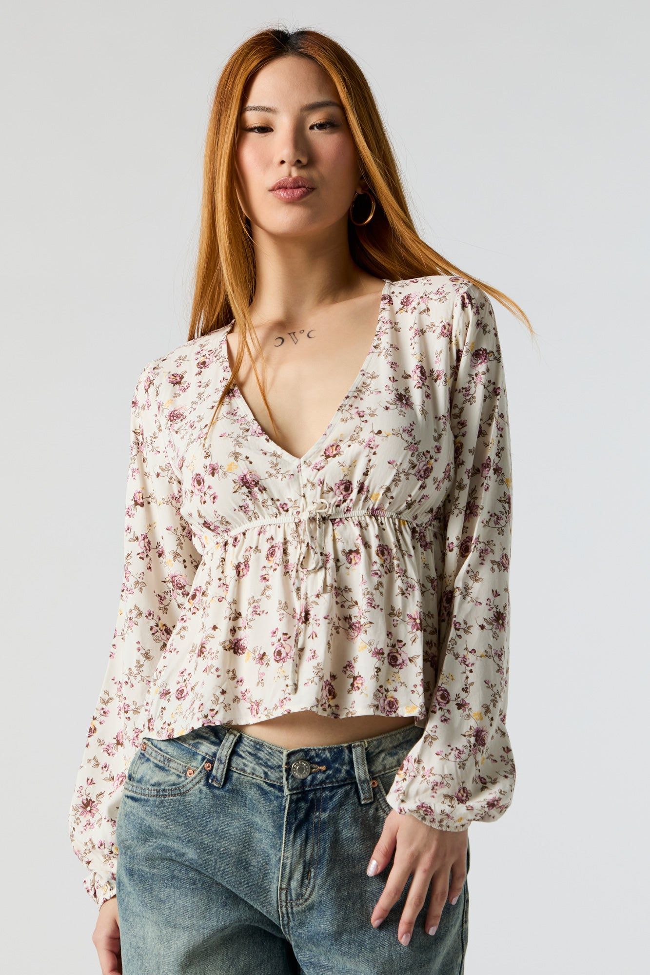 Haut à basique fleuri blanc avec manches longues sold by Urban Planet product image thumbnail 3