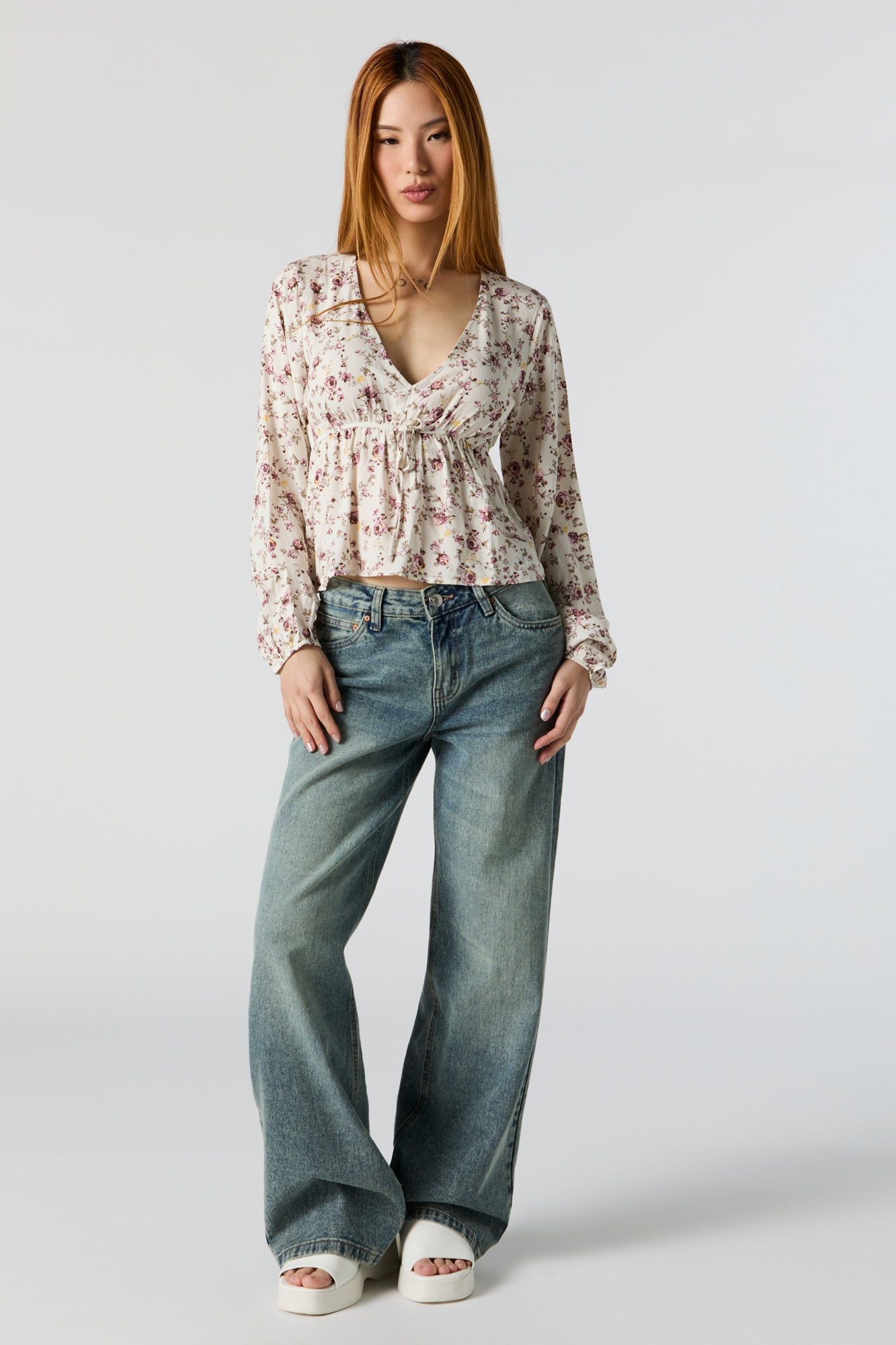 Haut à basique fleuri blanc avec manches longues sold by Urban Planet product image thumbnail 2