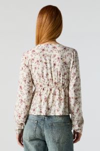 Haut à basique fleuri blanc avec manches longues sold by Urban Planet