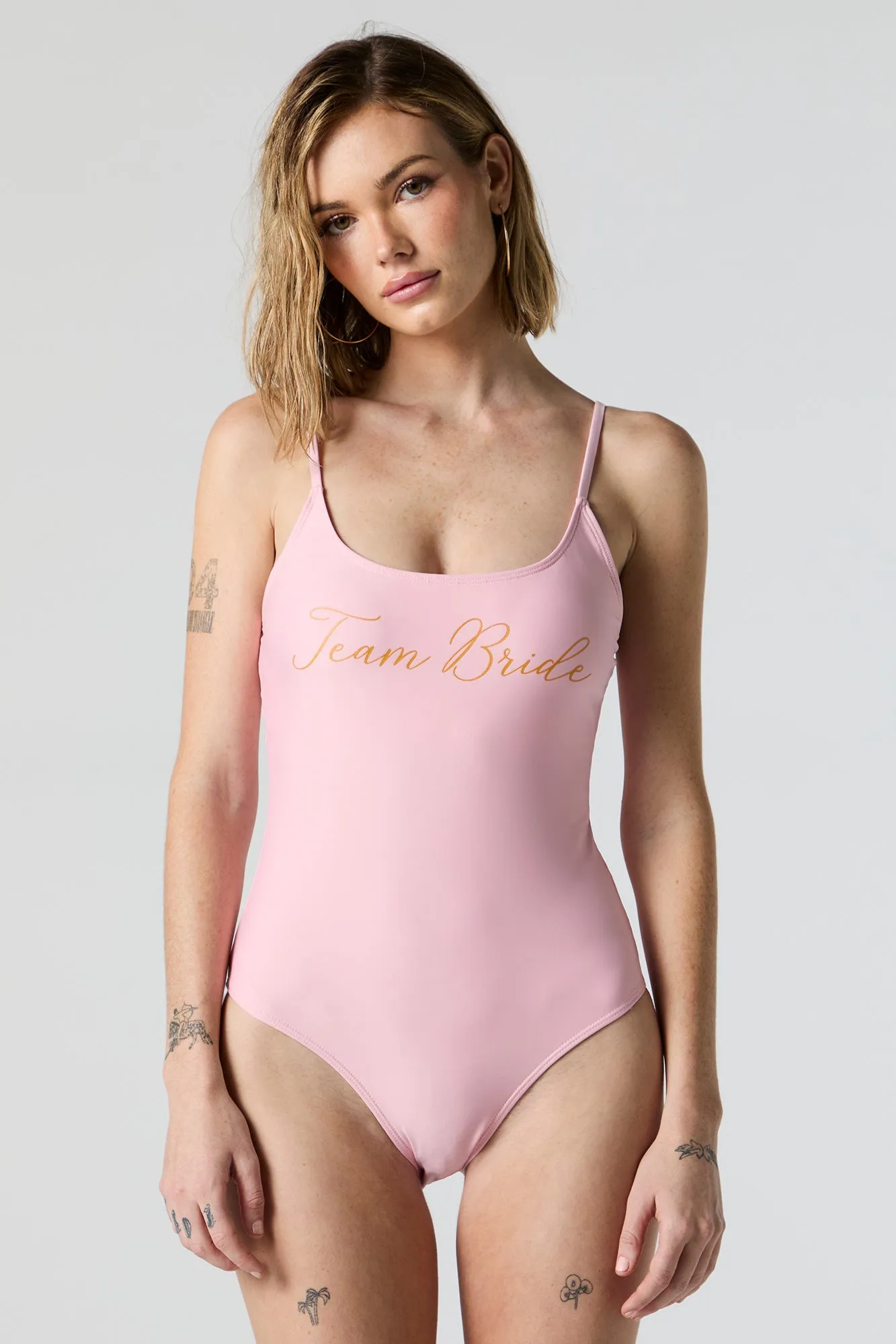 Maillot de bain une-pièce à imprimé Team Bride sold by Urban Planet