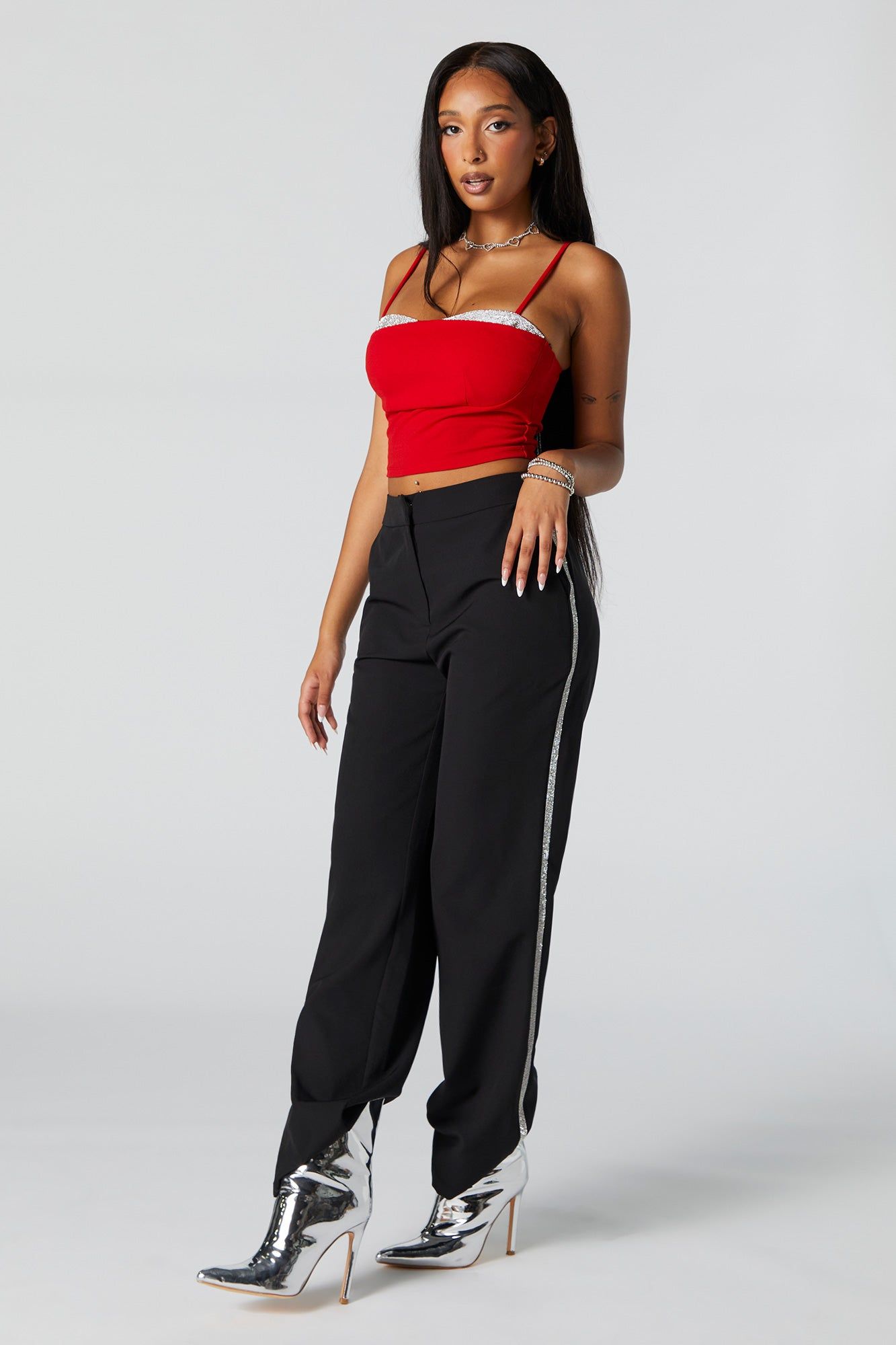 Haut court à décolleté en coeur avec pierres du Rhin sold by Urban Planet product image thumbnail 4