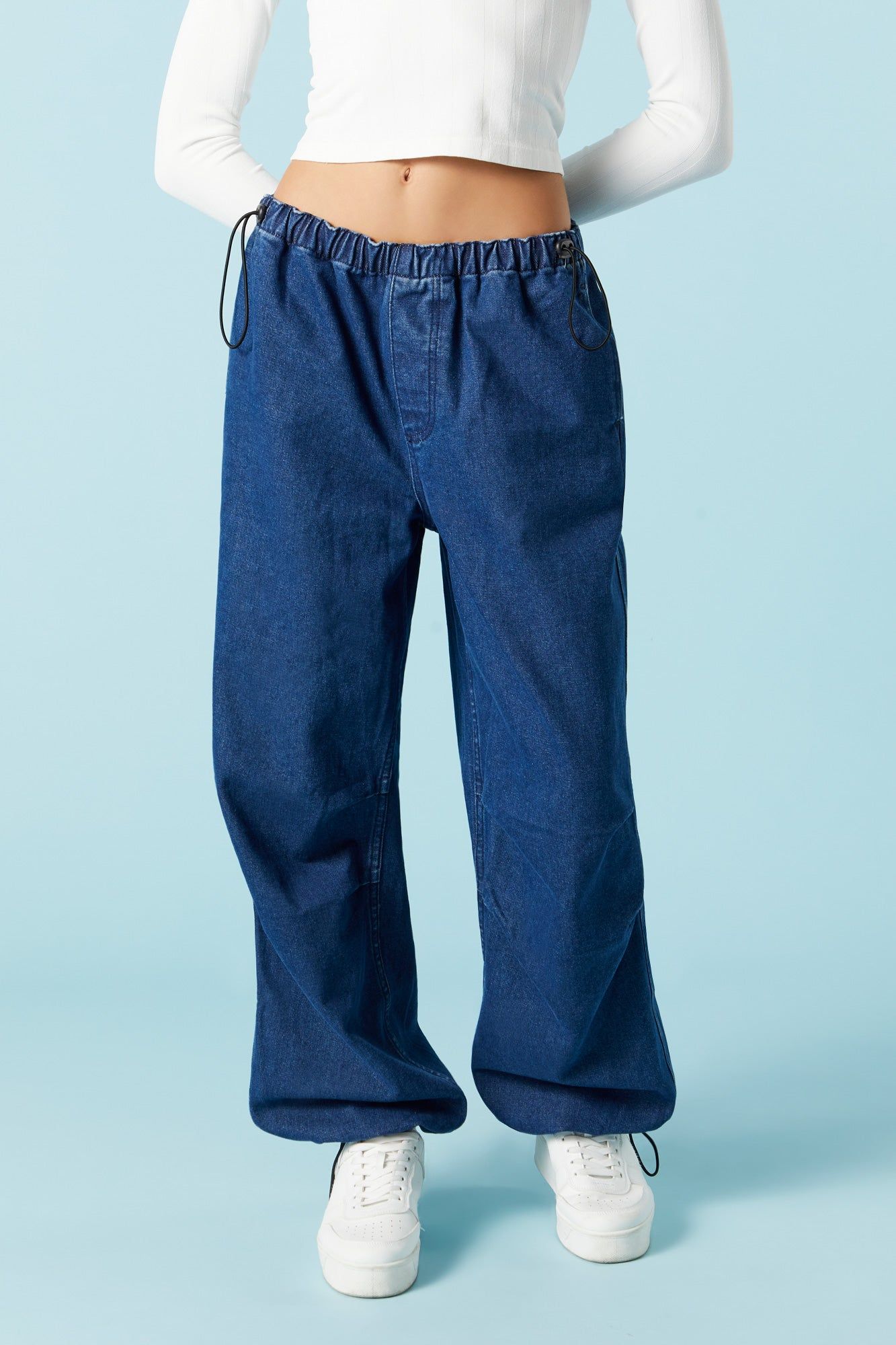 Jean cargo parachute en denim délavé foncé sold by Urban Planet product image thumbnail 2