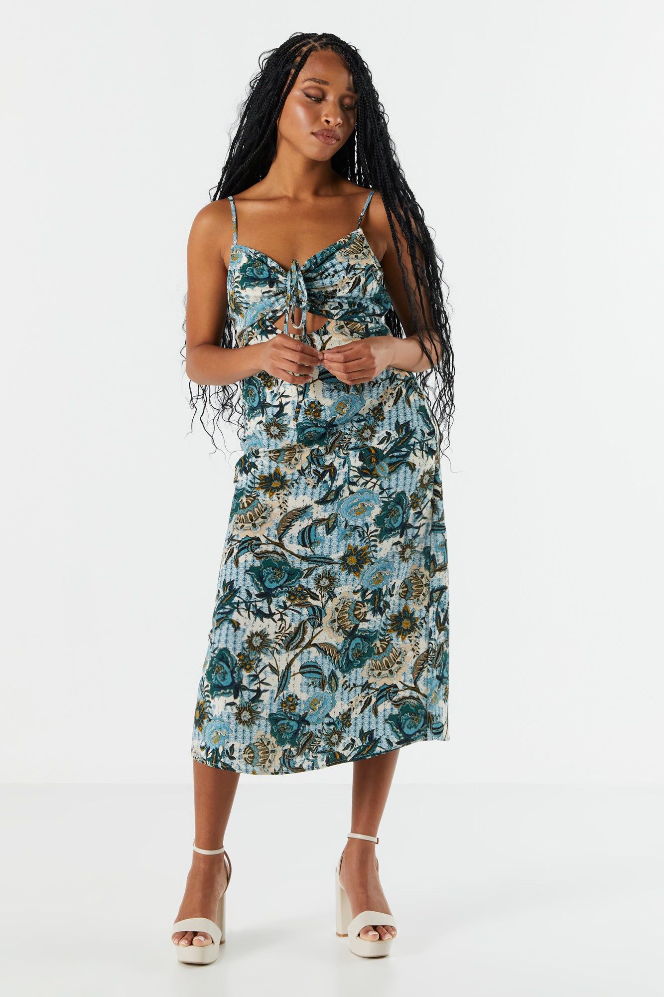 Robe midi fleurie bleue avec découpes sold by Urban Planet