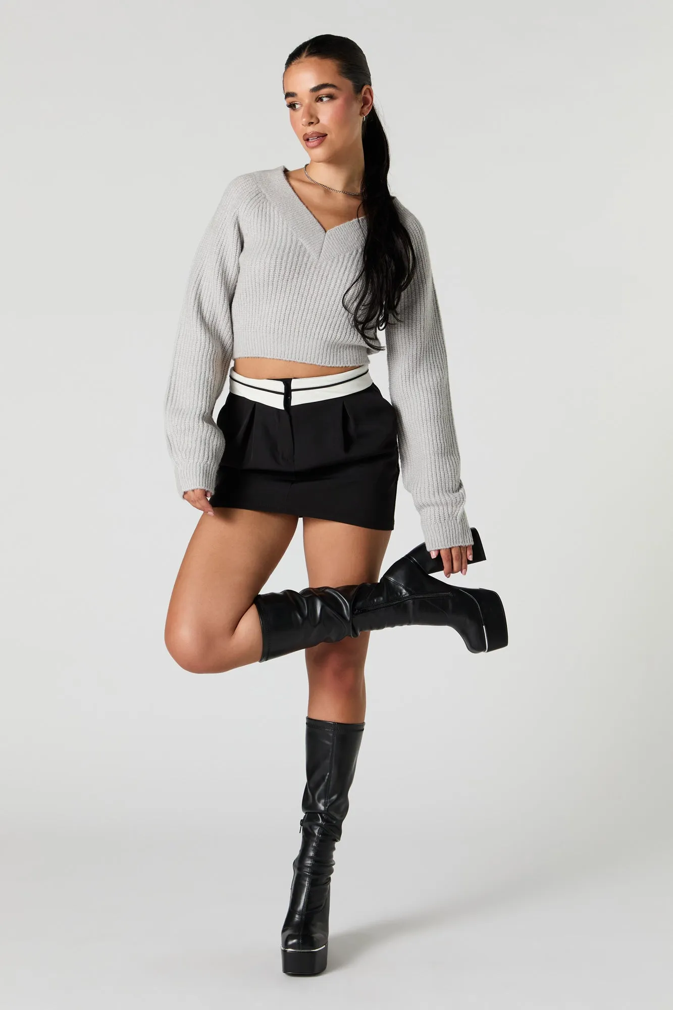 Chandail en tricot côtelé court avec encolure en V sold by Urban Planet product image thumbnail 3