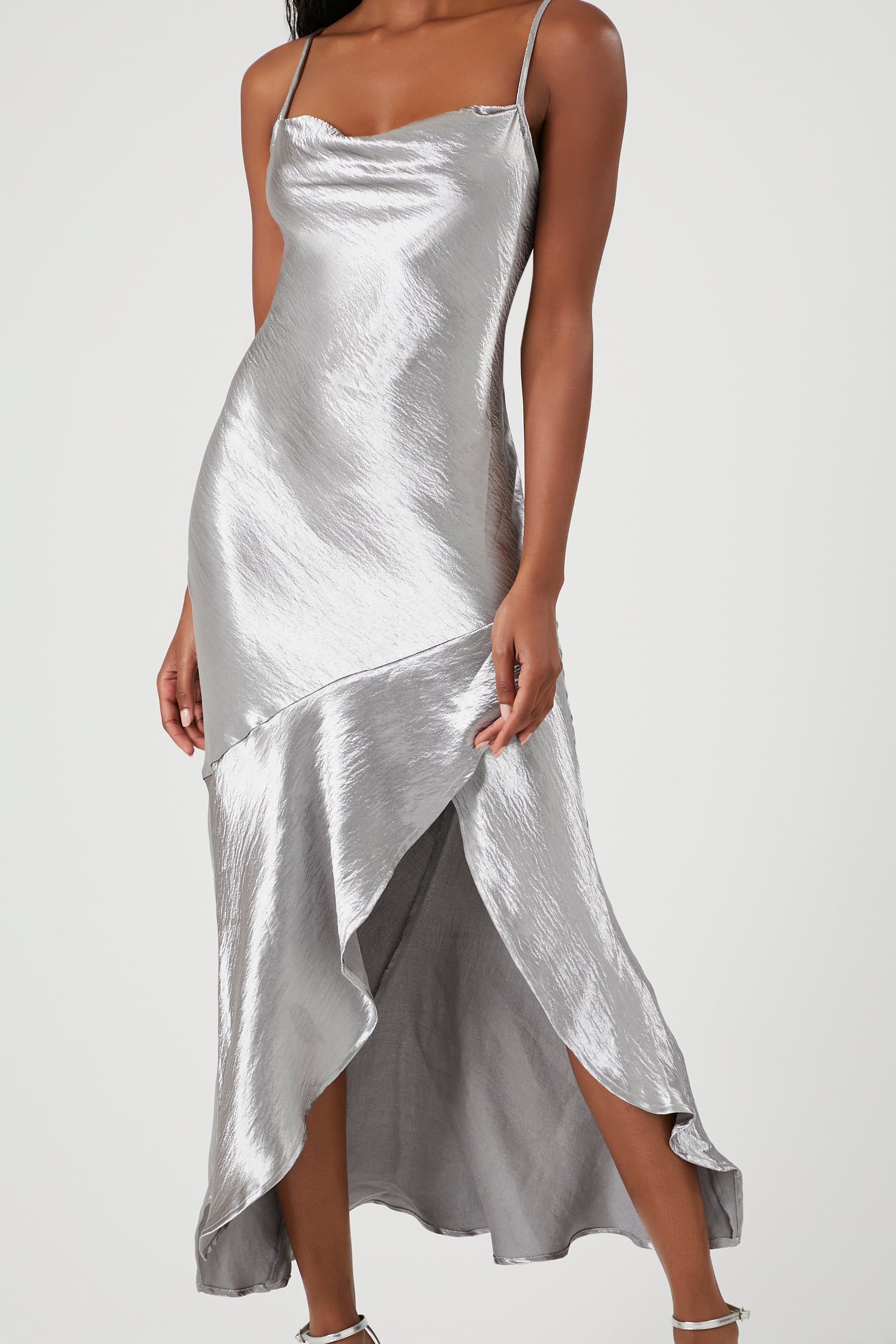 Robe asymétrique à enfiler en satin métallisé sold by Urban Planet product image thumbnail 5