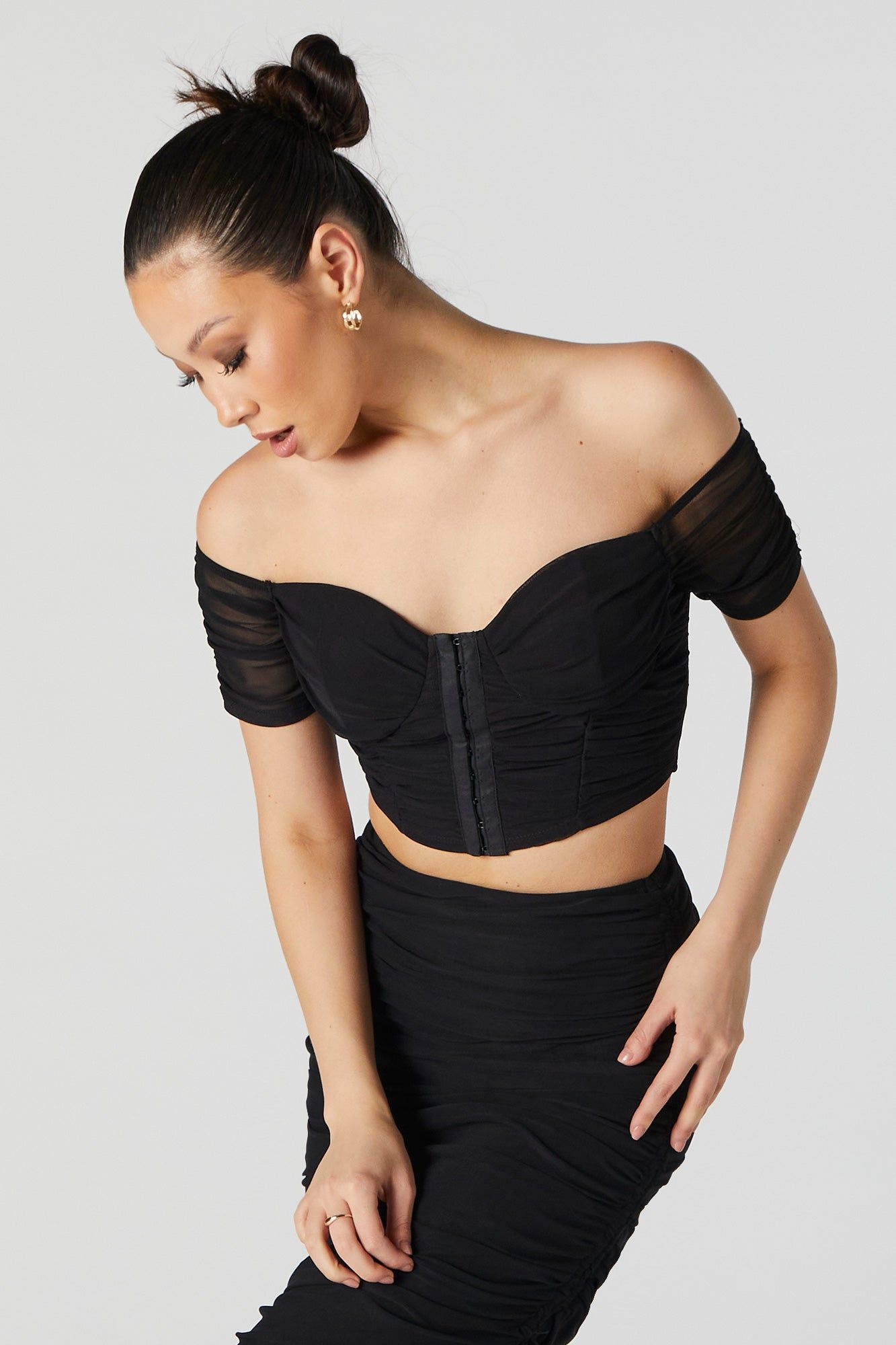 Haut court en filet ruché avec décolleté en coeur sold by Urban Planet product image thumbnail 4