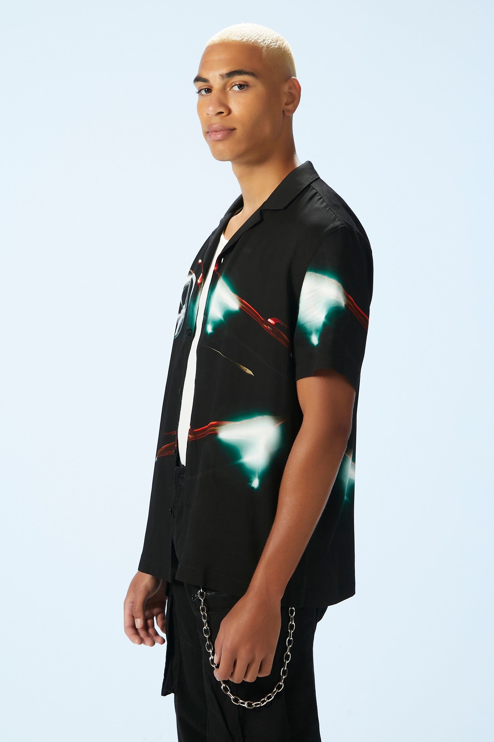 Haut boutonné avec motif abstrait de voiture sold by Urban Planet product image thumbnail 3