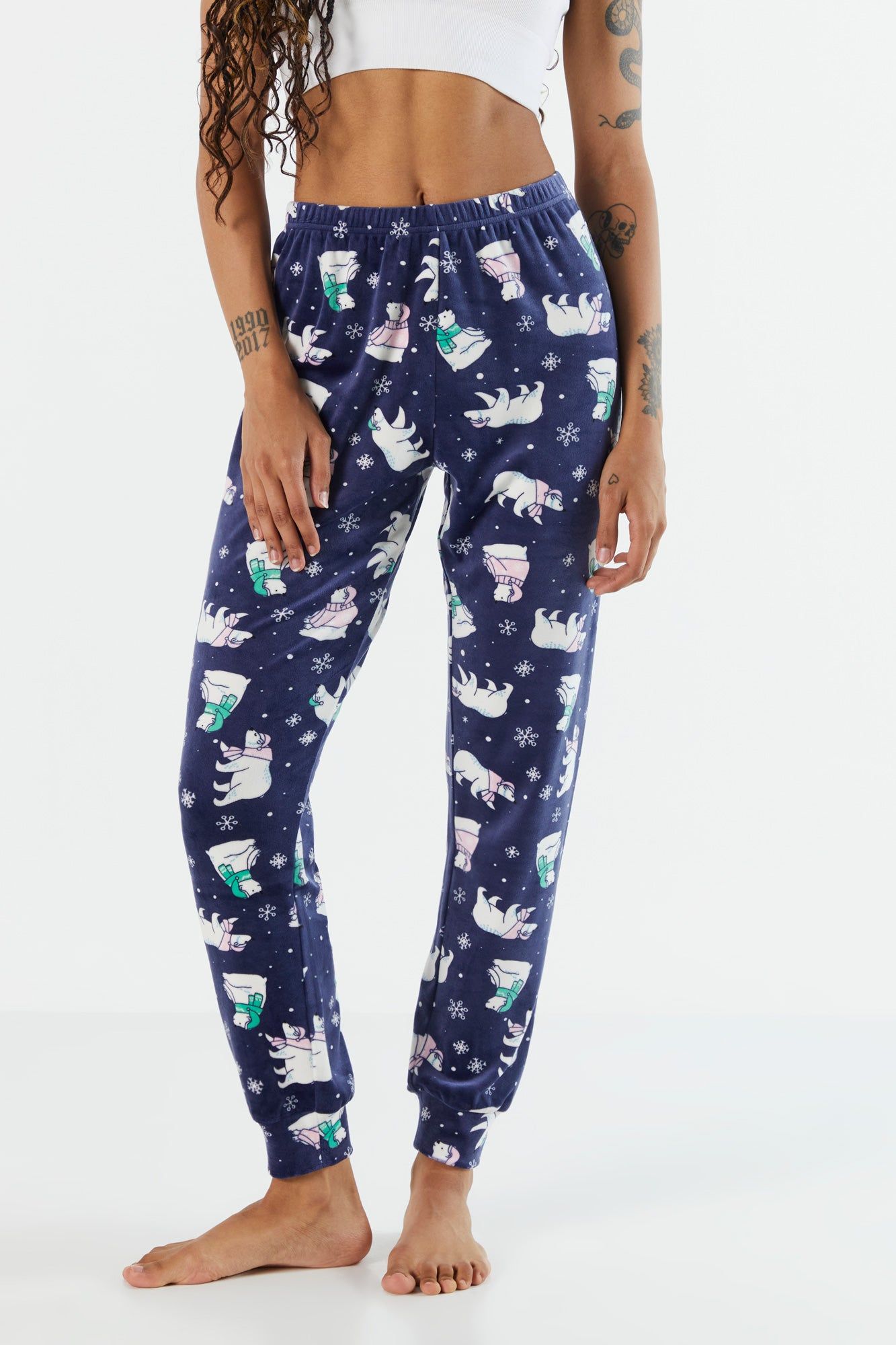 Jogger de pyjama en velours avec motif d'ours polaire sold by Urban Planet product image thumbnail 2