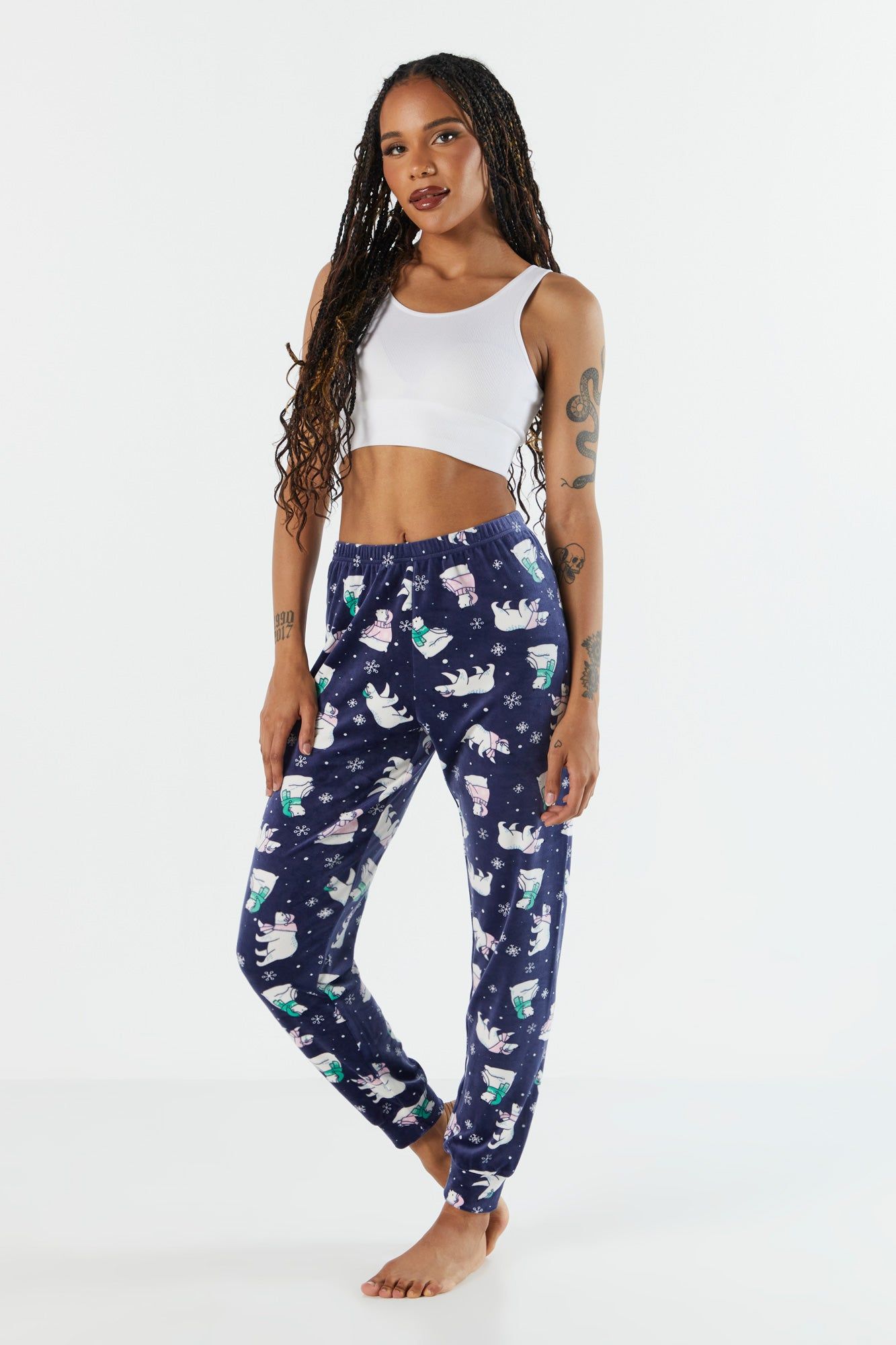 Jogger de pyjama en velours avec motif d'ours polaire sold by Urban Planet product image thumbnail 4