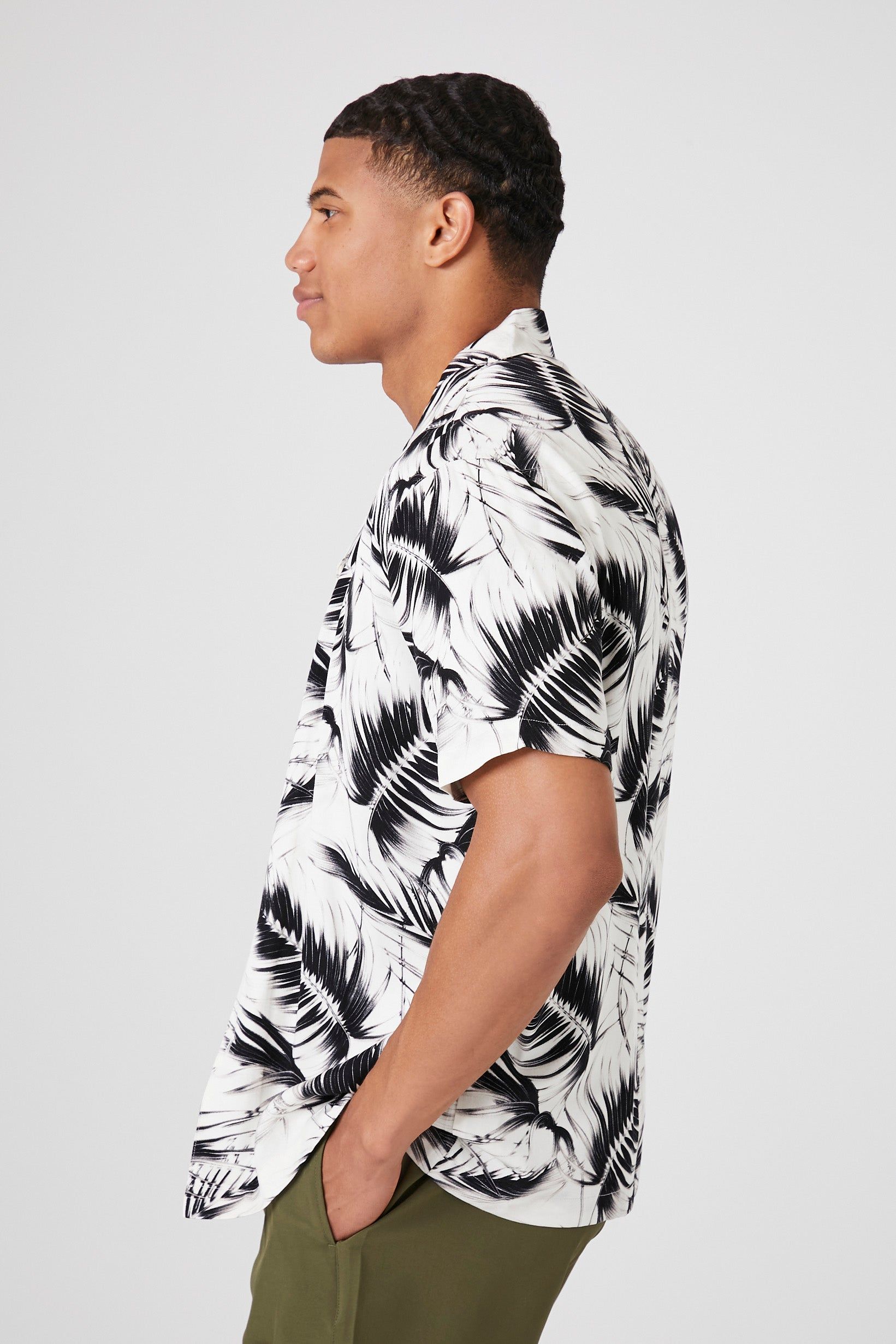 Haut boutonné avec motif tropical sold by Urban Planet product image thumbnail 3