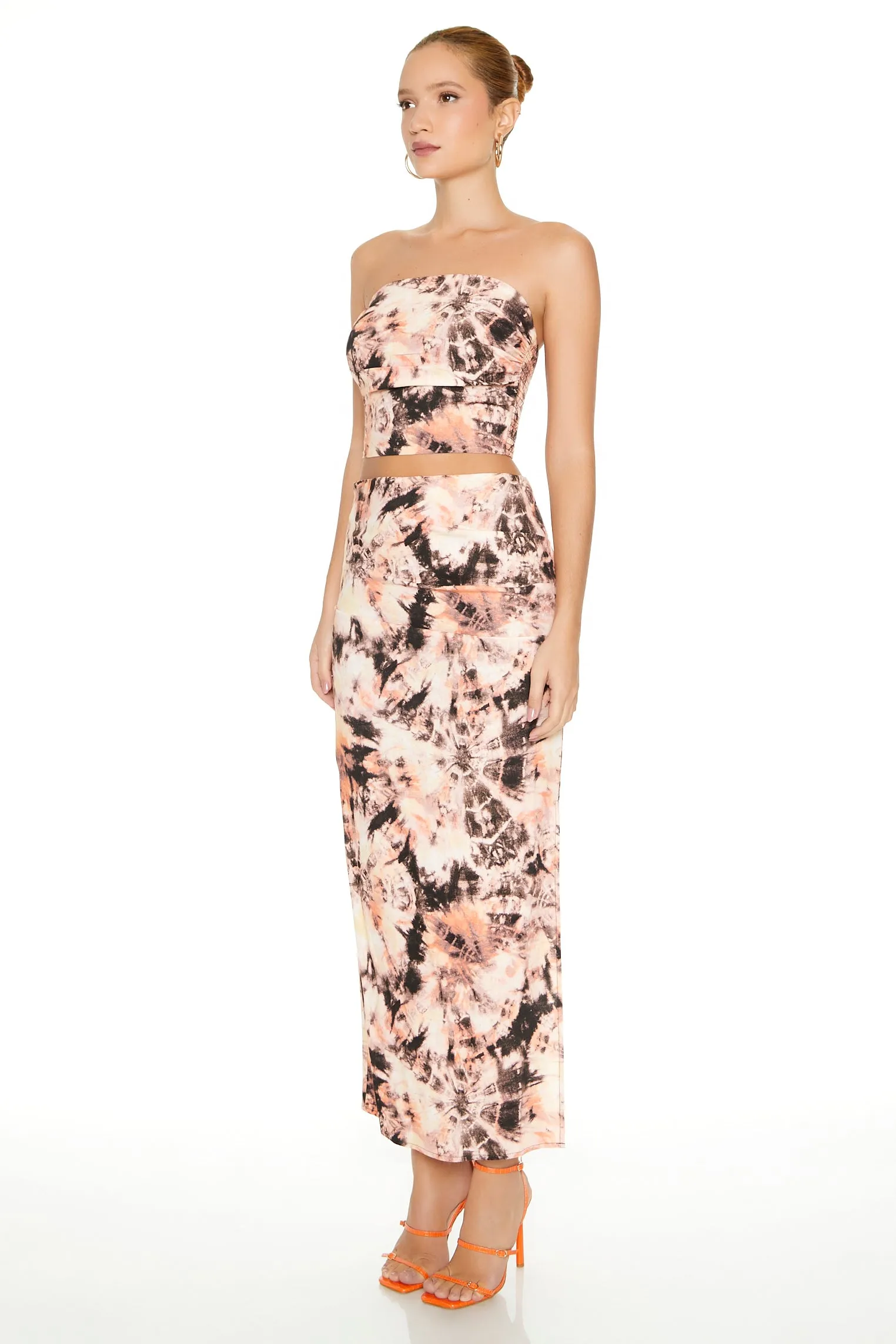 Ensemble avec haut tubulaire noué-teint et jupe maxi sold by Urban Planet product image thumbnail 2