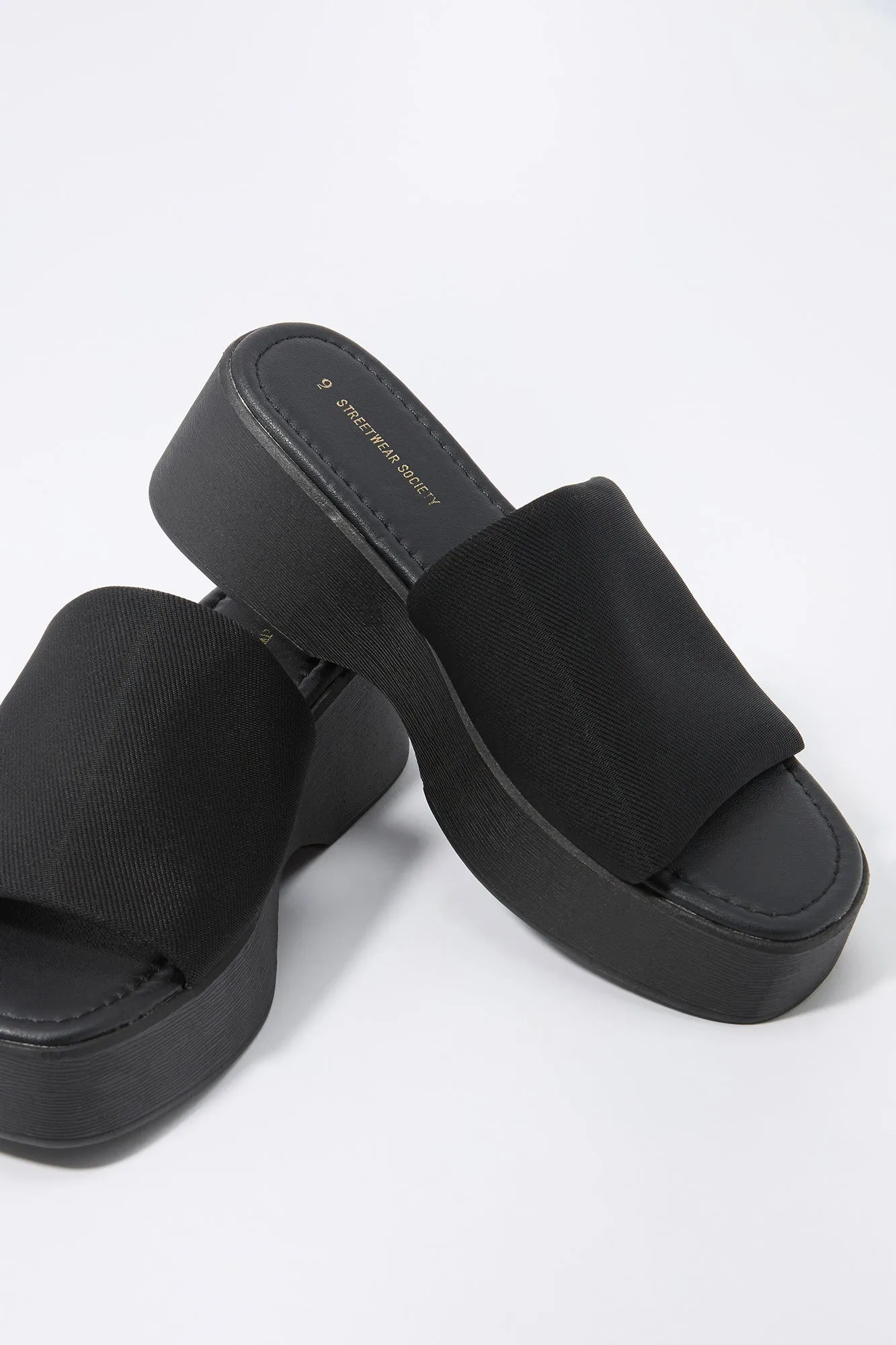 Mules plateforme sold by Urban Planet