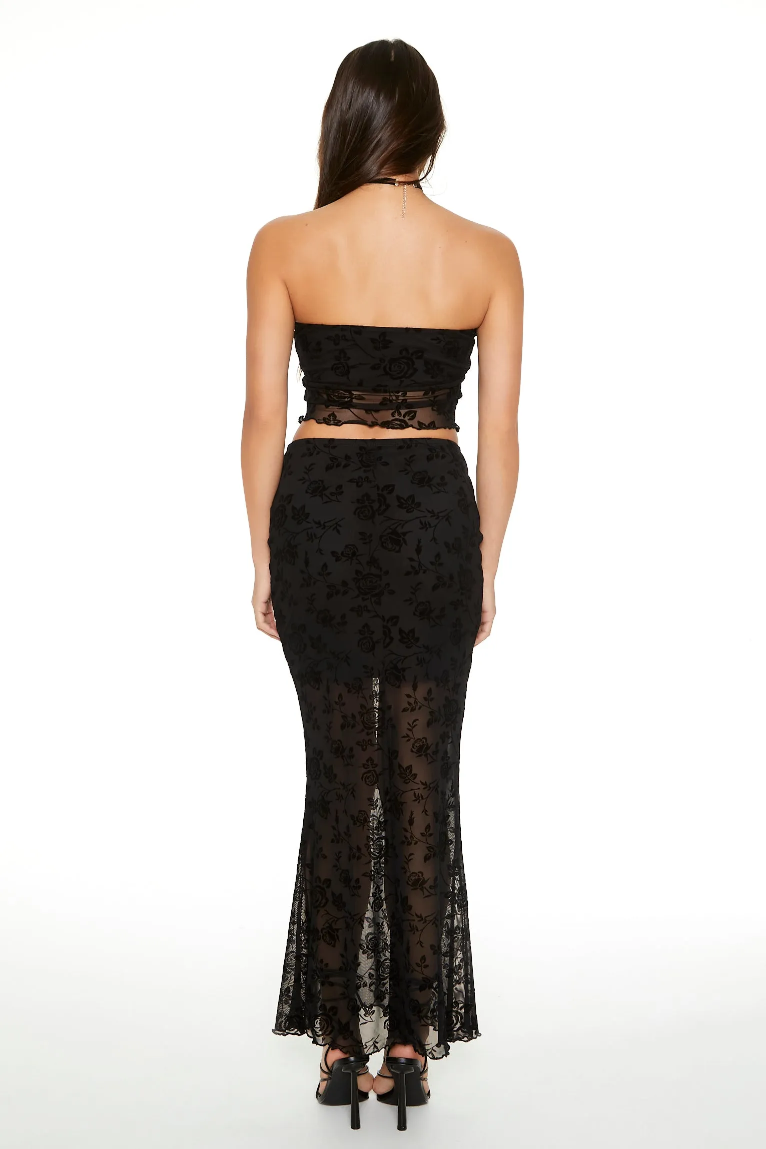 Ensemble avec haut tubulaire et jupe maxi en dentelle fleurie sold by Urban Planet product image thumbnail 4