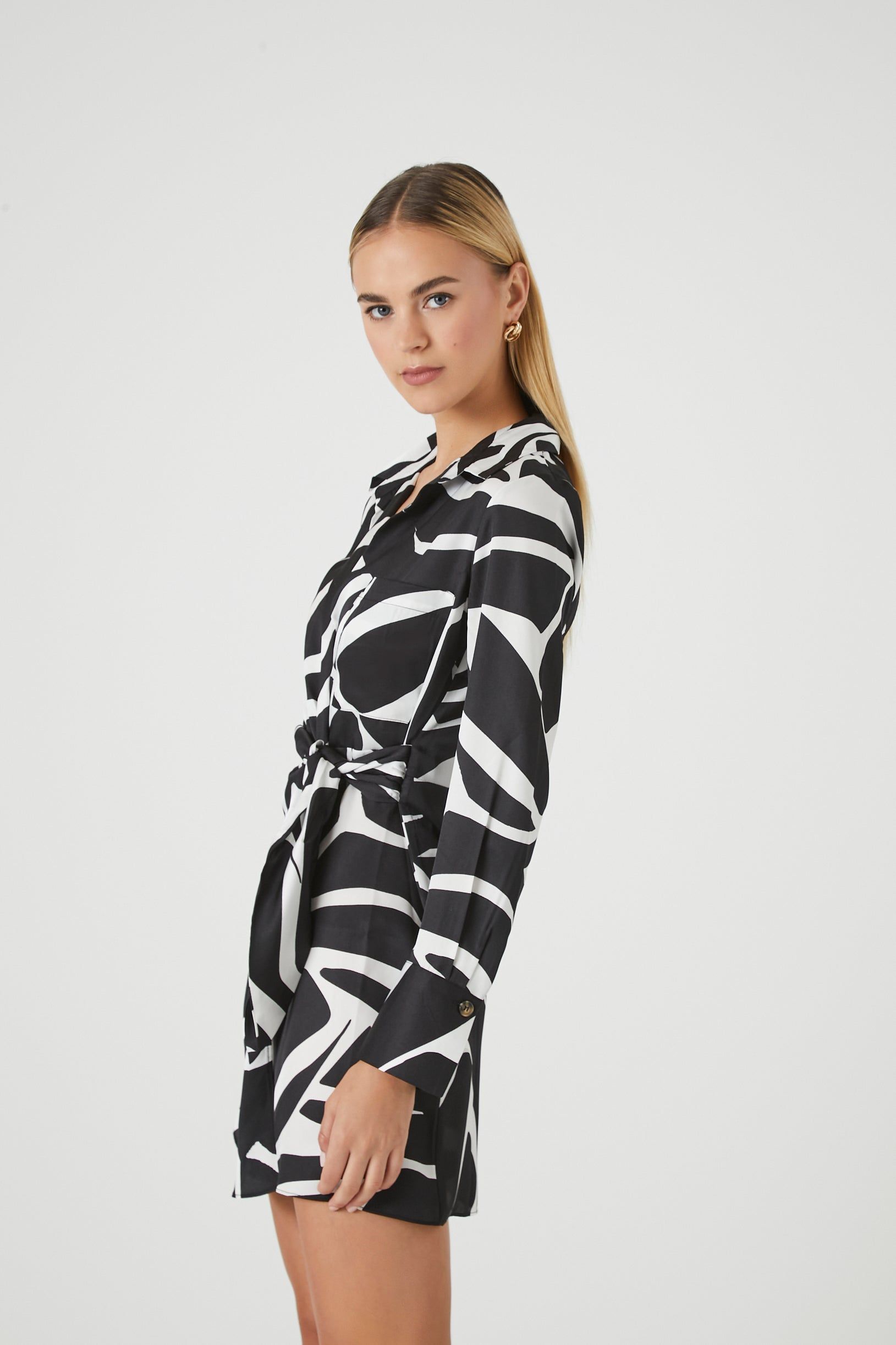Minirobe avec motif abstrait sold by Urban Planet product image thumbnail 3