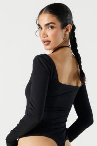 Maillot profilé à manches longues avec encolure carrée sold by Urban Planet