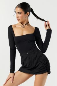 Maillot profilé à manches longues avec encolure carrée sold by Urban Planet