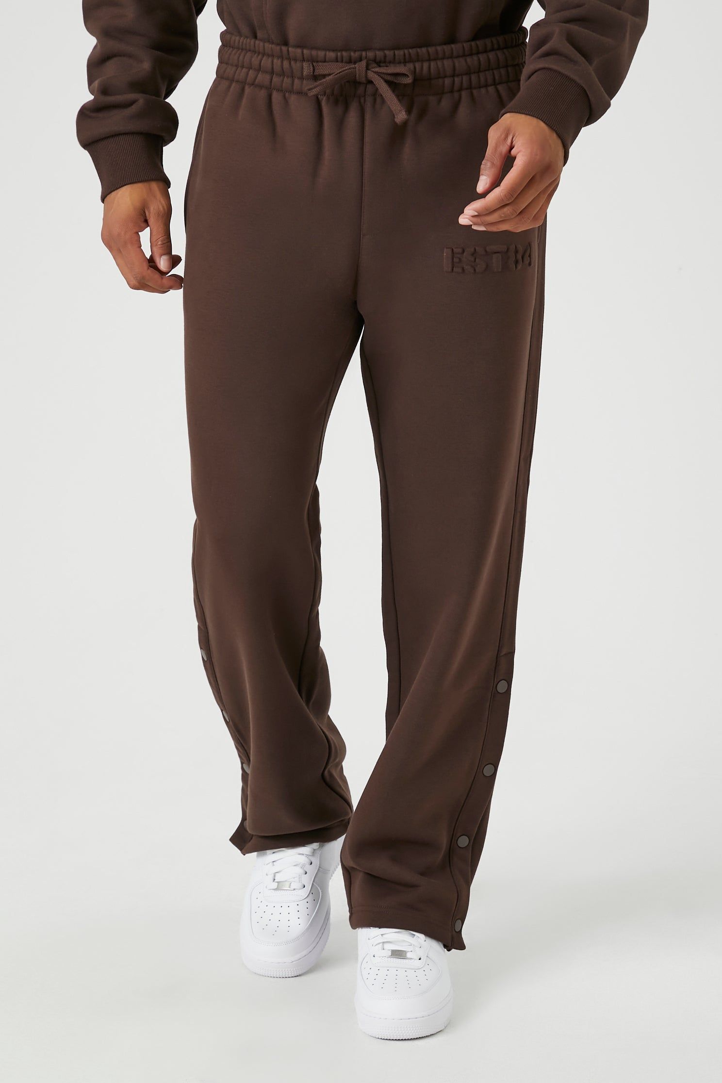 Jogger embossé EST 84 sold by Urban Planet