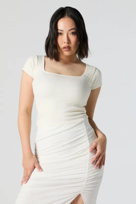 Haut court en tricot côtelé avec encolure carrée sold by Urban Planet