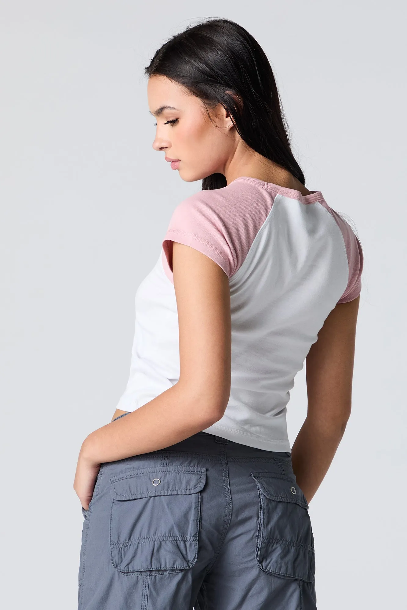 T-shirt raglan ultracourt à imprimé Hello Kitty avec pierres du Rhin sold by Urban Planet product image thumbnail 2